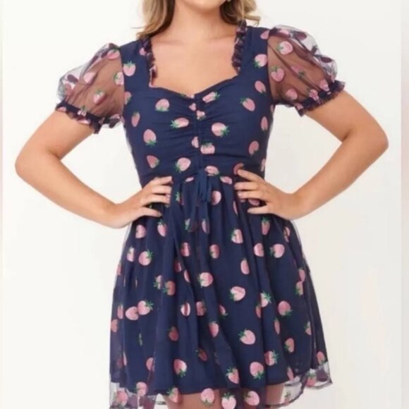 STRAWBERRY WOODSTOCK FLARE DRESS - Picture 1 of 7